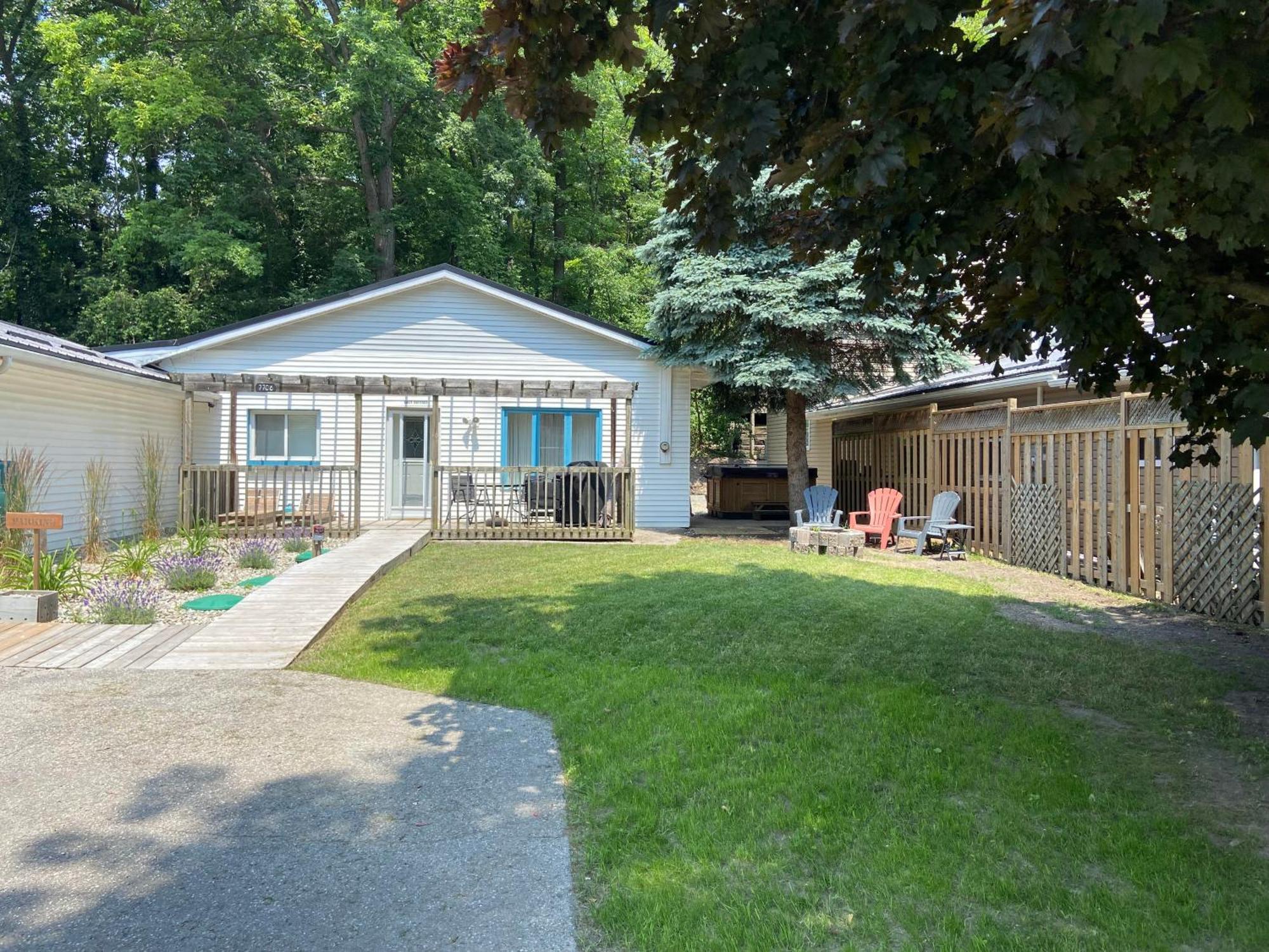 Cozy Cottage Retreat Lambton Shores Exteriér fotografie